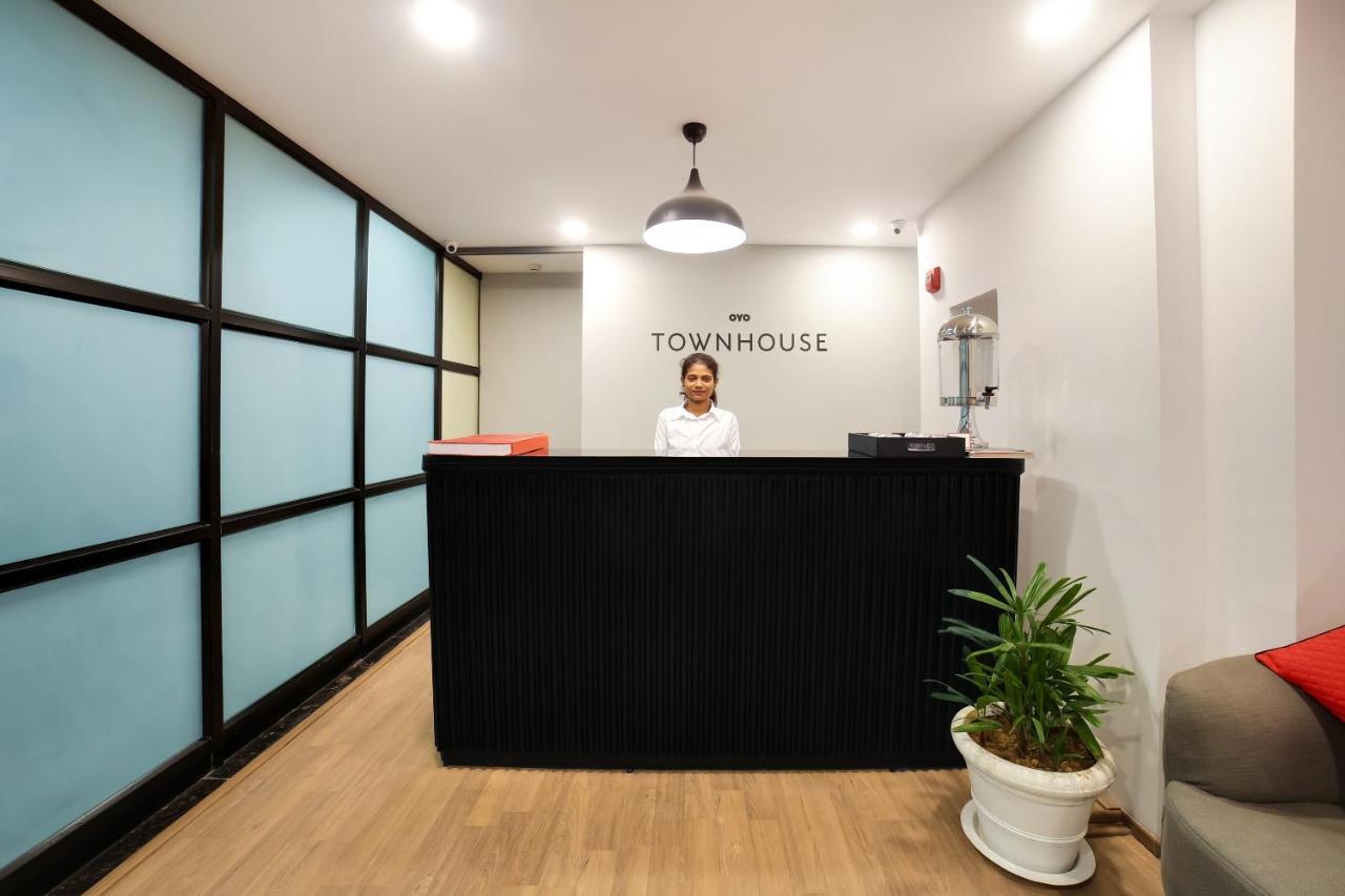Oyo Townhouse 019 Anand Vihar Hotel New Delhi Exterior photo